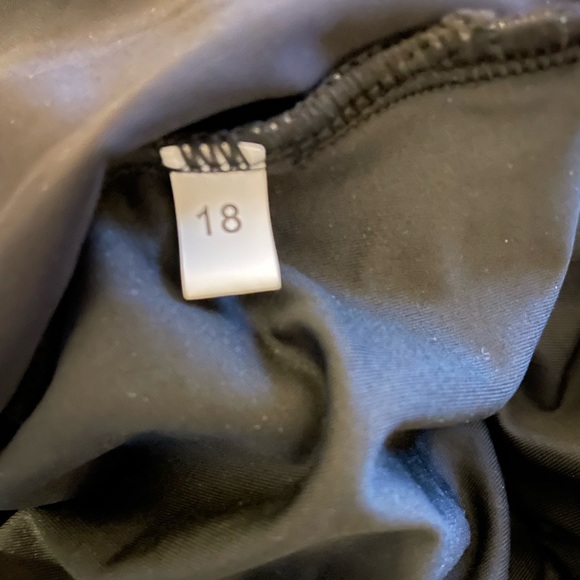 Black/white swimsuit size 18 NWT - Picture 6 of 6